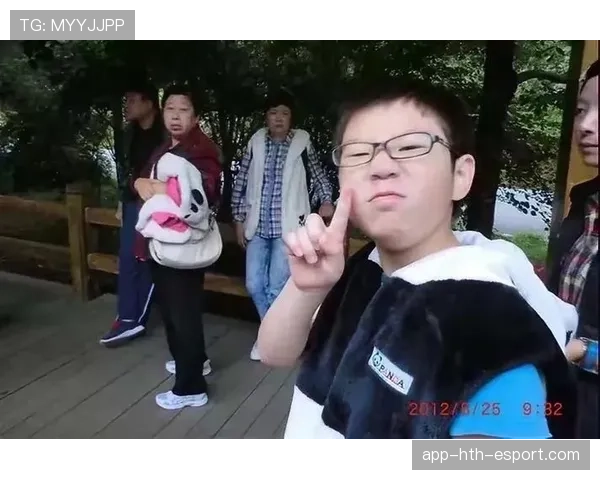 [选手名]宣布转会：去北美赛区养老还是挑战自我？粉丝意见不一✈️